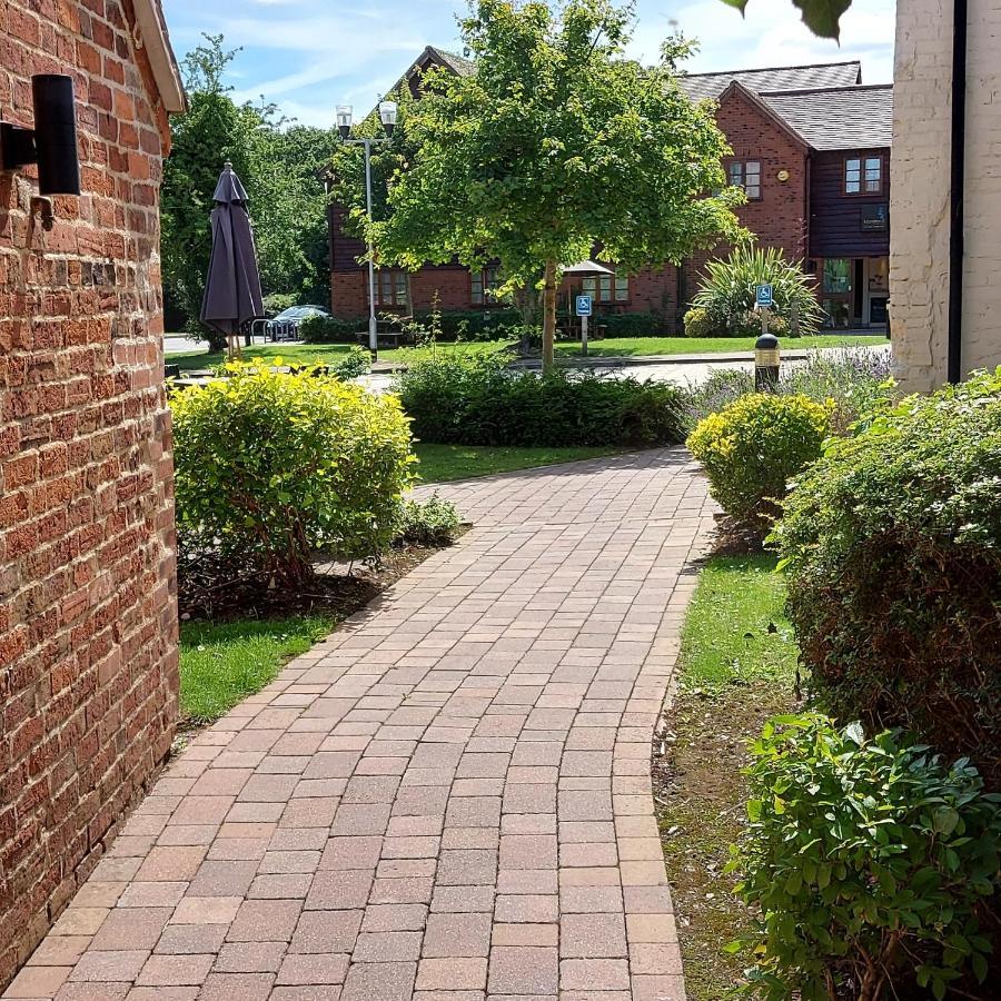 Meadow Farm Redditch By Marstons Inns エクステリア 写真