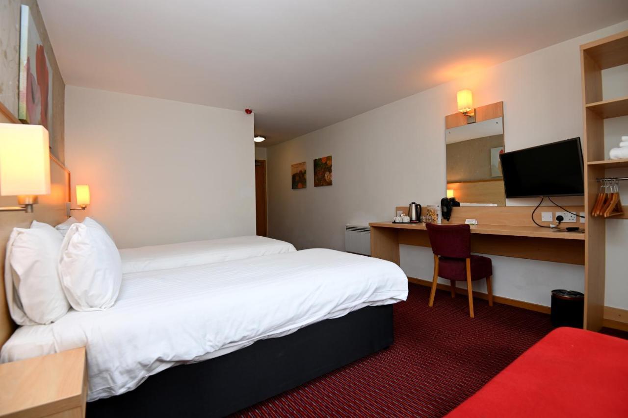 Meadow Farm Redditch By Marstons Inns エクステリア 写真