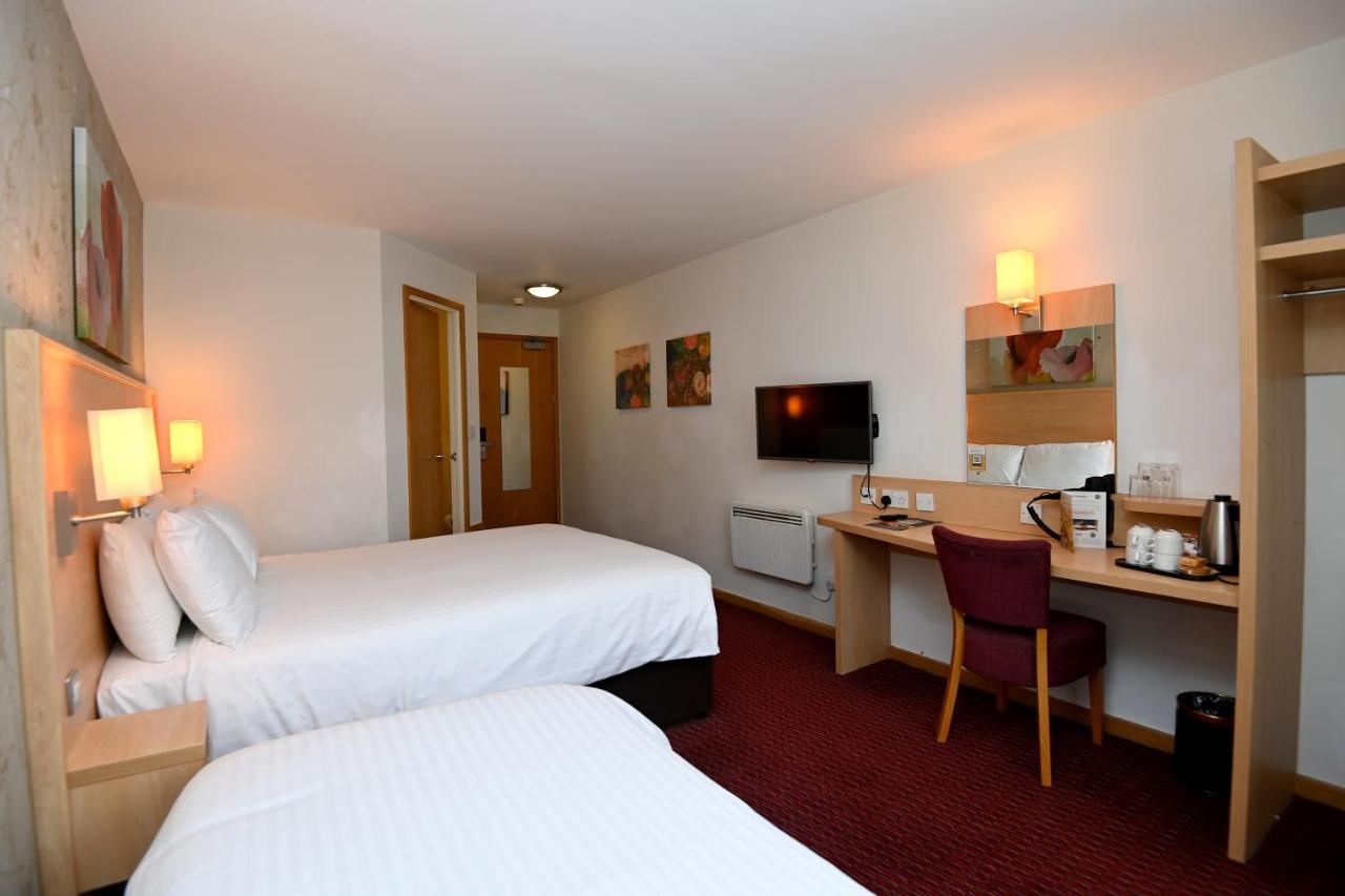 Meadow Farm Redditch By Marstons Inns エクステリア 写真